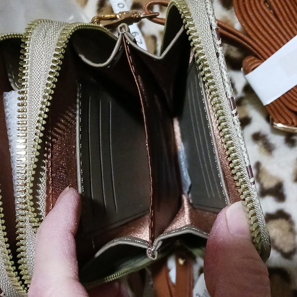 NWT Park Ave Collection Small Crossbody Bag - Picture 11 of 12